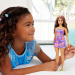 Barbie: Fashionista prijateljice, modna lutka u cvjetnoj haljini s ljubičastim pramenovima – Mattel