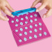 Play-Doh: Barbie Sjajni nakit i vrpice, set plastelina s lutkom – Hasbro