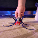 Hex Bots: Skitter Bot interaktivni robotski pauk – plavo-crveni - Spin Master